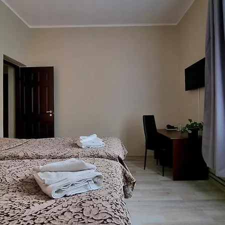 ゲストハウス Jahtklubi Kuelalistemaja