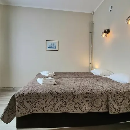 Jahtklubi Kulalistemaja 3* Pärnu