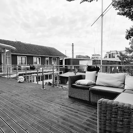 ゲストハウス Jahtklubi Kuelalistemaja パルヌ