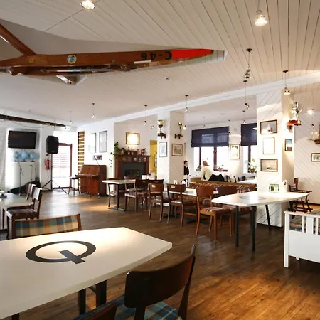 ゲストハウス Jahtklubi Kuelalistemaja 3*